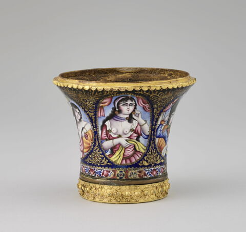 Haut de qalyan à décor de personnages européens, image 4/6