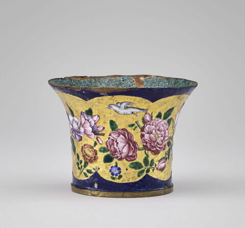 Haut de qalyan à décor de roses et de rossignols, image 2/3