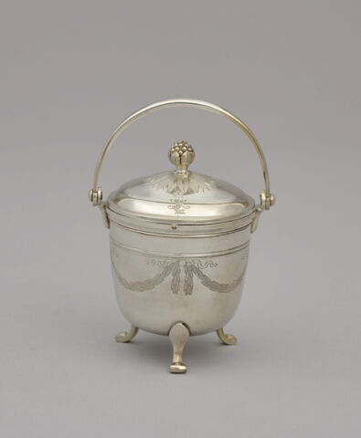 Petit pot à bouchées ou "marmite" du service de George III d'Angleterre et de Hanovre, d'une paire (OA 12885)