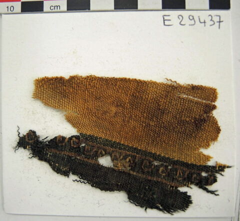 bande décorative d'habillement ; fragment, image 2/2