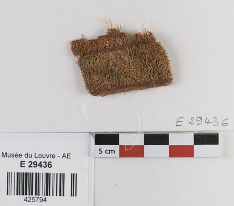 bande décorative d'habillement ; fragment