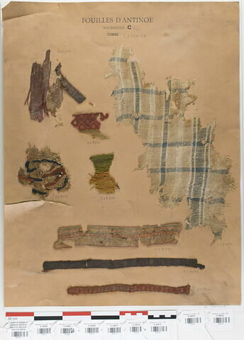 tissu ; décor de textile ; bande décorative d'habillement ; fragments