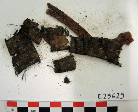 bande décorative d'habillement ; fragments, image 2/2