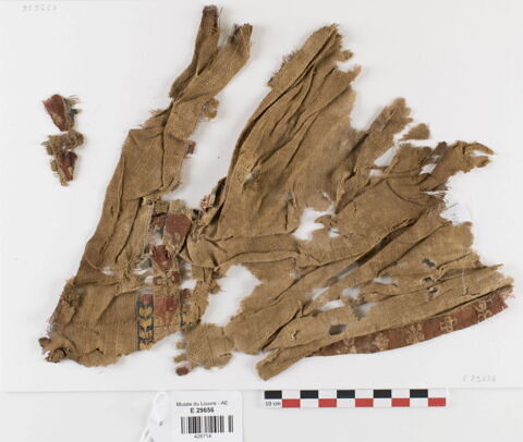 tunique  ; clavus  ; bande décorative d'habillement ; fragments