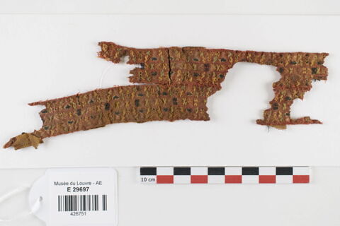 bande décorative d'habillement ; fragment