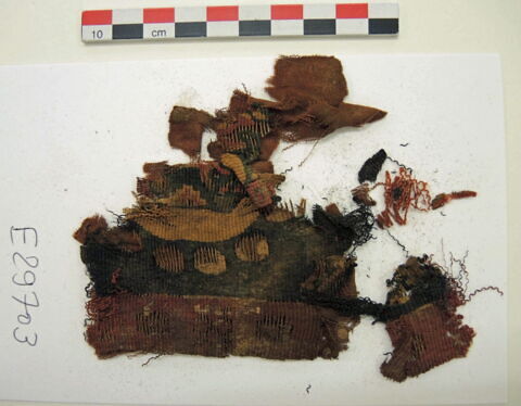 bande décorative d'habillement ; fragments, image 2/2