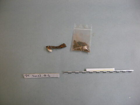 objet indéterminé, fragment, image 2/2
