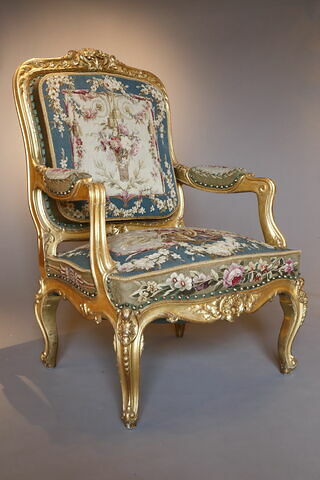 Fauteuil du salon des tapisseries de l'appartement de l'Impératrice aux Tuileries, d'un ensemble de 6 (F 574 C3 à C8), image 1/3