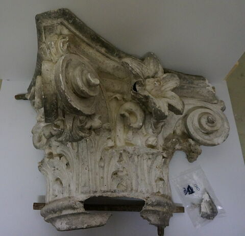 chapiteau de pilastre ; haut-relief, image 1/1