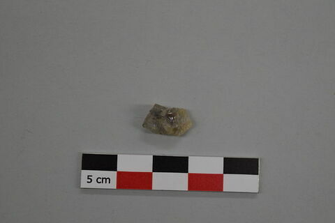 perle ; objet indéterminé, fragment ; gemme et pierre dure, image 1/1