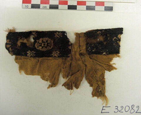 manche d'habit ; bande de poignet ; fragment, image 2/2