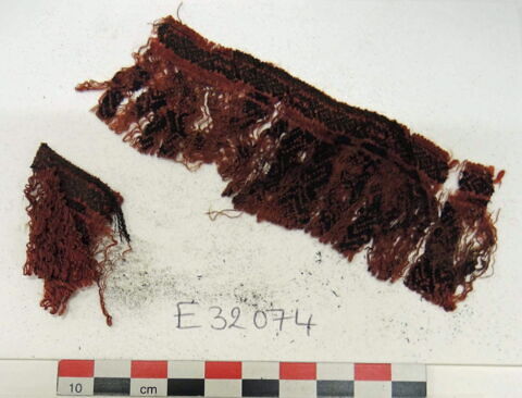 bande décorative d'habillement ; fragments, image 2/2