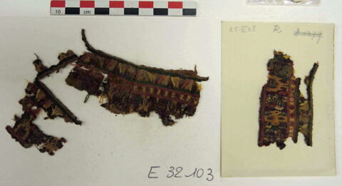 bande décorative d'habillement ; fragments, image 2/2