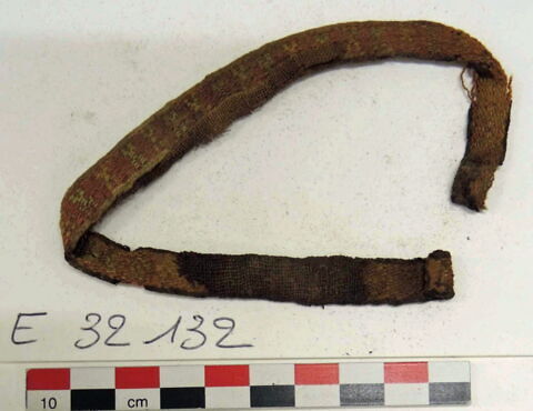bande décorative d'habillement ; fragment, image 2/2
