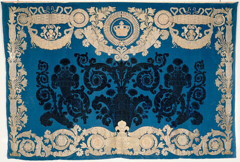 Panneau d'une tenture de cinq pièces réalisées pour le meuble de la chambre à coucher de Louis XVIII aux Tuileries., image 1/1