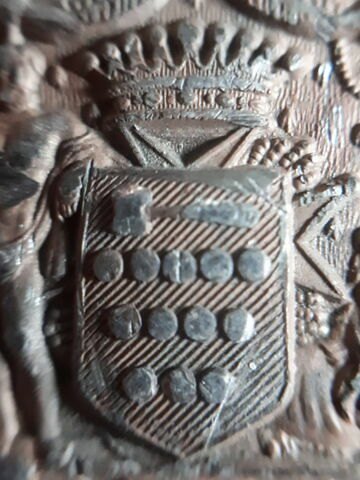 Bouton de livrée aux armes d''Emilien de Nieuwerkerke, tirage de matrice, image 2/4