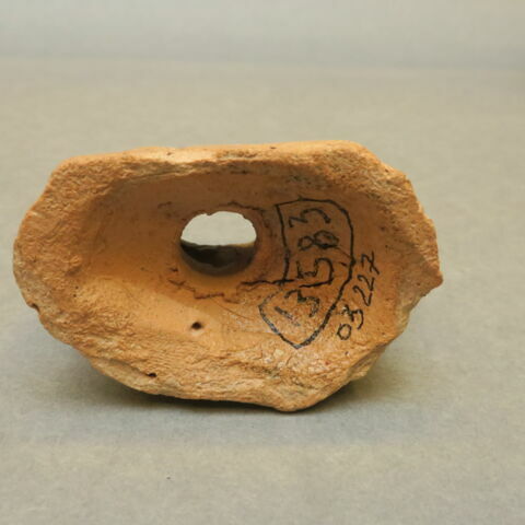 figurine, fragment, image 2/2