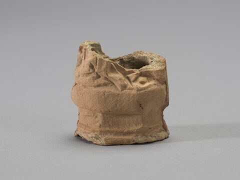 figurine, fragment, image 3/3