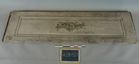 Ancien soffite à enroulements de fenêtre provenant de l'hôtel de Villemaré-Dangé (soit du salon soit de la chambre), image 4/4