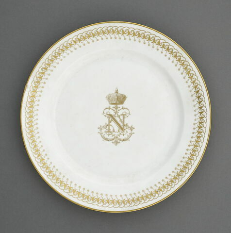 Assiette au chiffre de LN couronné de Napoléon III, du service de table du ministère d’Etat