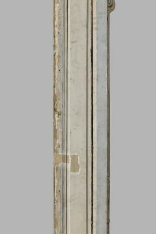 Fragment d'une paire de piédroits d'un trumeau de glace provenant de l'Hôtel Le Bas de Montargis : pied droit gauche côté, image 4/5