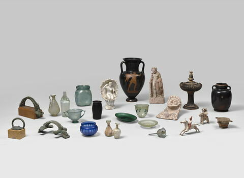 figurine, image 2/2