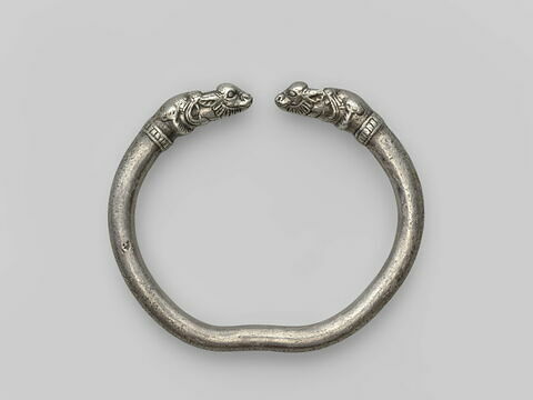 bracelet, image 3/3