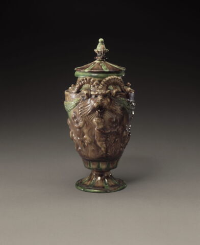 Paire d'urnes ayant appartenu à Delacroix ; décor de bacchanale, dans le gout de Clodion, image 11/15