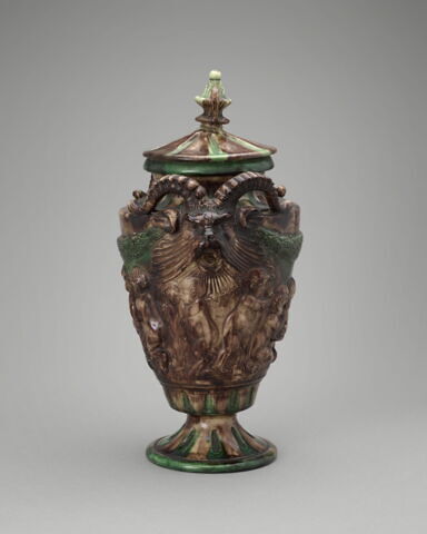 Paire d'urnes ayant appartenu à Delacroix ; décor de bacchanale, dans le gout de Clodion, image 4/15