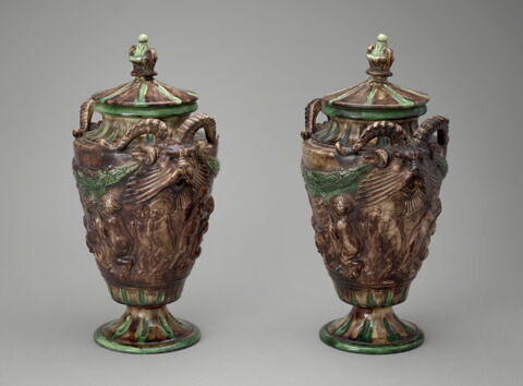 Paire d'urnes ayant appartenu à Delacroix ; décor de bacchanale, dans le gout de Clodion, image 6/15