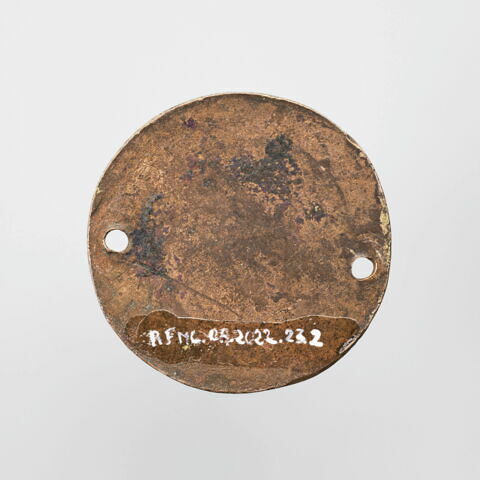 Médaillon émaillé provenant d'un coffret : un homme pêchant à la ligne ?, image 2/2