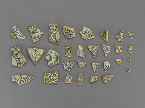 30 fragments provenant de différents plats de Deruta, lustrés, image 1/2