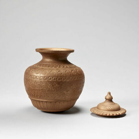 Vase à patine bronze : couvercle, image 1/13