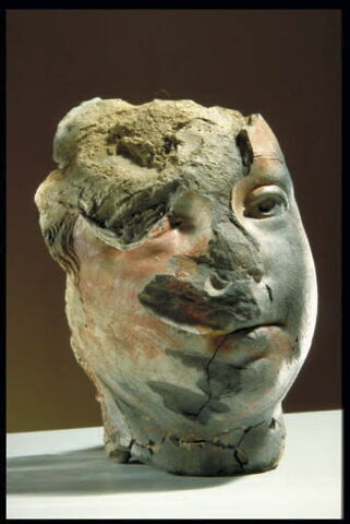 figurine féminine, fragment, image 2/4