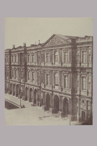 [Pavillon Marengo et aile nord de la Cour Carrée du Louvre]