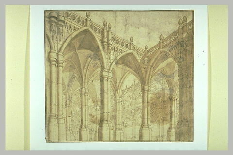 Intérieur d'un cloître gothique, image 1/1