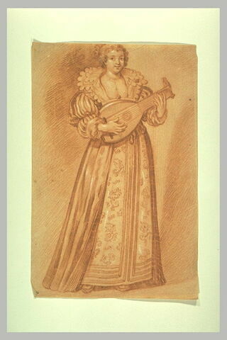 Une femme debout jouant de la mandoline