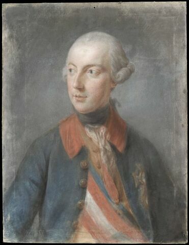 Portrait d'homme de trois quarts, en uniforme bleu à collet rouge, image 4/4
