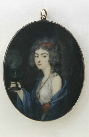 Portrait de femme vue de trois quarts à gauche, tenant un brûle-parfum, image 1/1