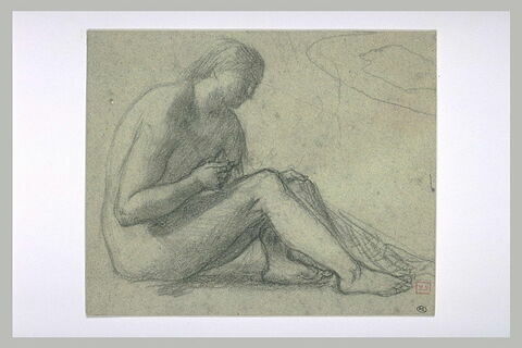 Femme nue assise à terre, de profil à droite, tenant un filet