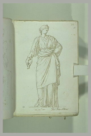 Femme debout, drapée, vue de face, tenant une corne dans la main droite..., image 2/3