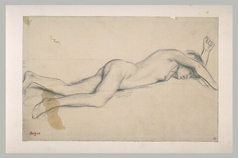 Femme nue, allongée sur le ventre