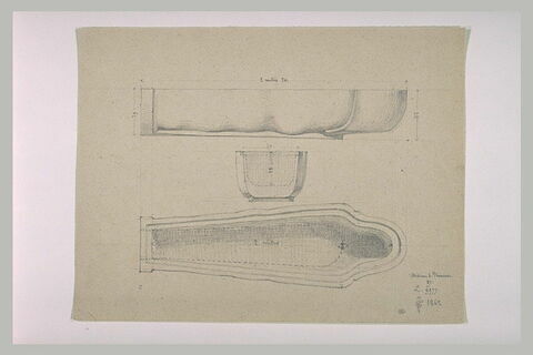 Coupe et intérieur d'un sarcophage athropomorphe, image 1/1