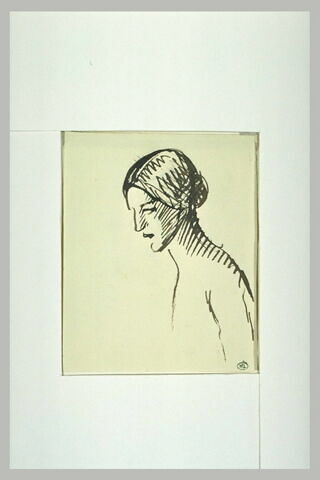 Femme vue en buste, de profil à gauche, épaules nues, image 1/1