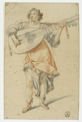 Femme debout, drapée, jouant d'un instrument de musique à cordes, image 1/2