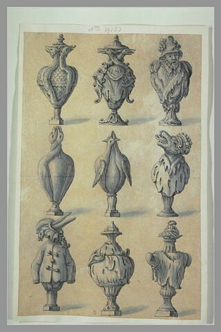 Neuf vases diversements ornés, image 1/1