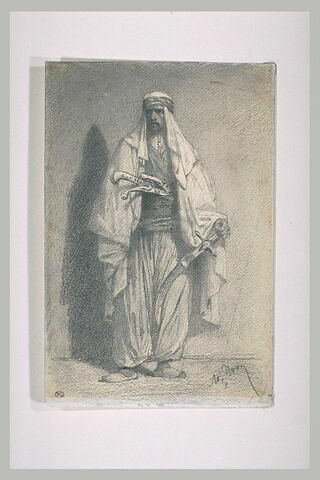 Arabe debout, tenant un cimeterre de sa main gauche, poignard à la ceinture, image 1/1