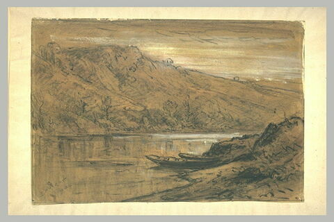 Rivière serpentant entre des collines et au premier plan des bateaux, image 1/1