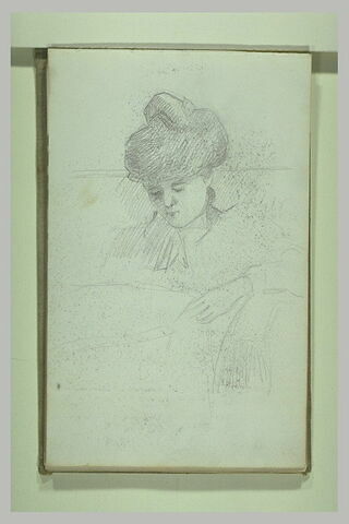 Portrait d'une femme, coiffée d'un chignon, image 1/1