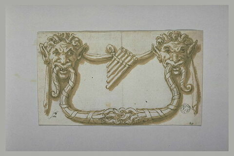 Marteau de porte formé par deux têtes de faune, avec une flûte de Pan, image 2/2